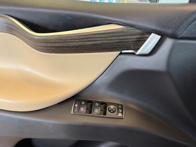 Tesla Model X Vehicle Full-screen Gallery Image 20