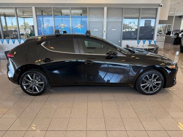 Mazda Mazda3 Hatchback Vehicle Full-screen Gallery Image 02
