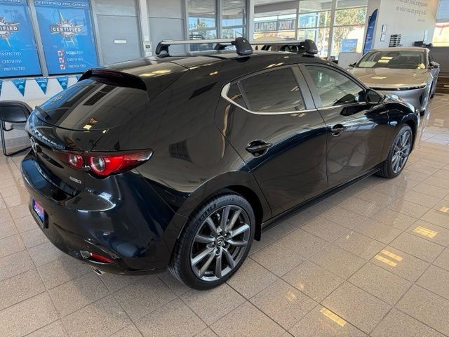 Mazda Mazda3 Hatchback Vehicle Full-screen Gallery Image 03