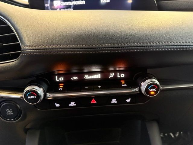 Mazda Mazda3 Hatchback Vehicle Full-screen Gallery Image 14