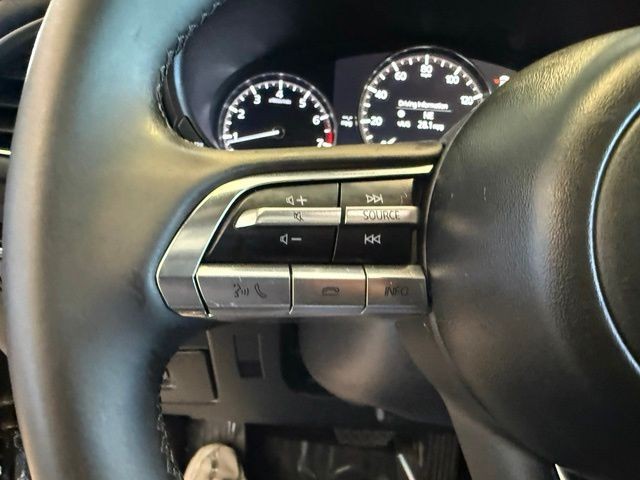Mazda Mazda3 Hatchback Vehicle Full-screen Gallery Image 17