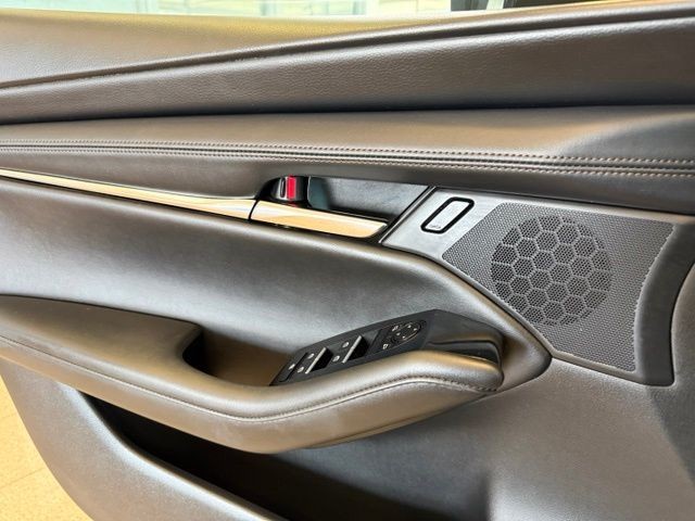 Mazda Mazda3 Hatchback Vehicle Full-screen Gallery Image 19