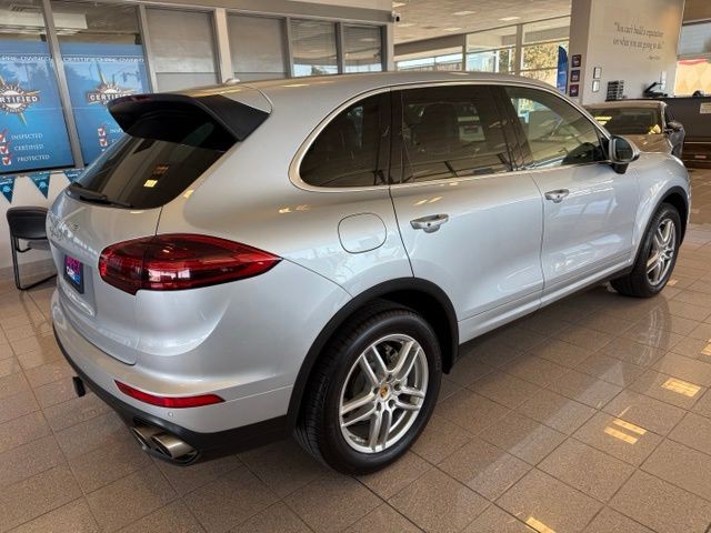 Porsche Cayenne Vehicle Full-screen Gallery Image 05