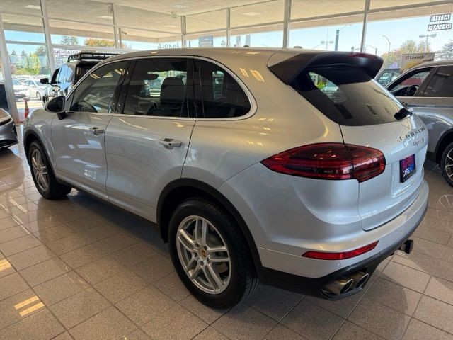Porsche Cayenne Vehicle Full-screen Gallery Image 07