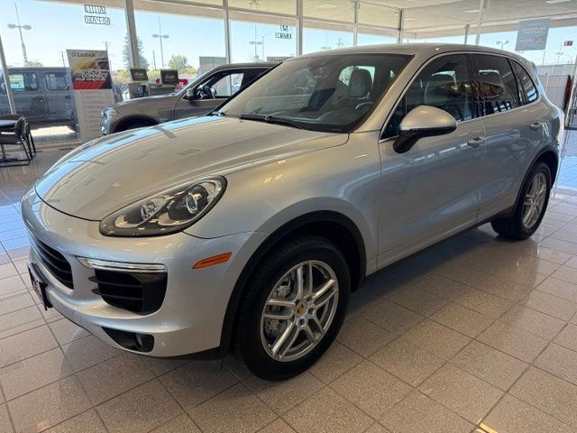 Porsche Cayenne Vehicle Full-screen Gallery Image 08