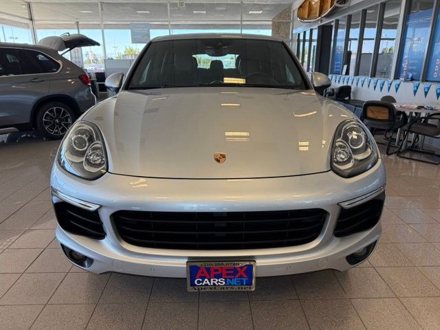 Porsche Cayenne Vehicle Full-screen Gallery Image 09