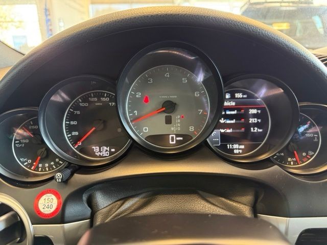 Porsche Cayenne Vehicle Full-screen Gallery Image 15