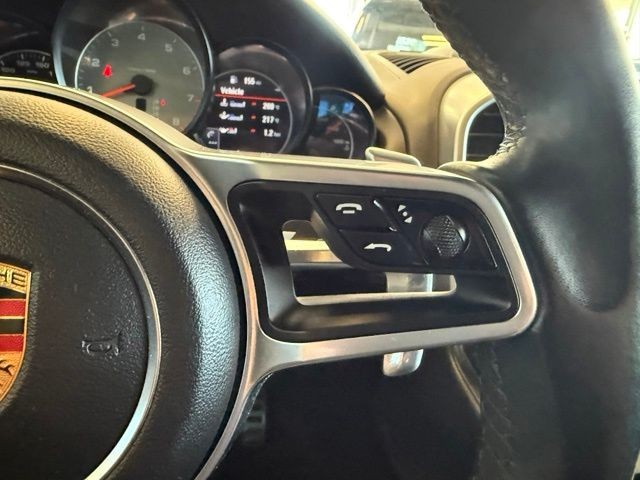 Porsche Cayenne Vehicle Full-screen Gallery Image 19