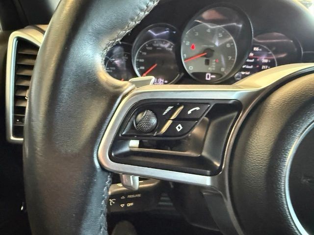 Porsche Cayenne Vehicle Full-screen Gallery Image 20