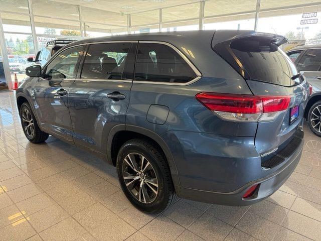 Toyota Highlander Vehicle Full-screen Gallery Image 07