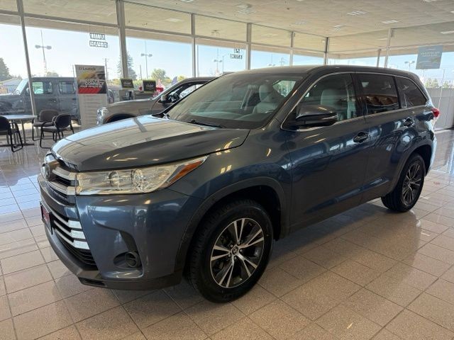 Toyota Highlander Vehicle Full-screen Gallery Image 08