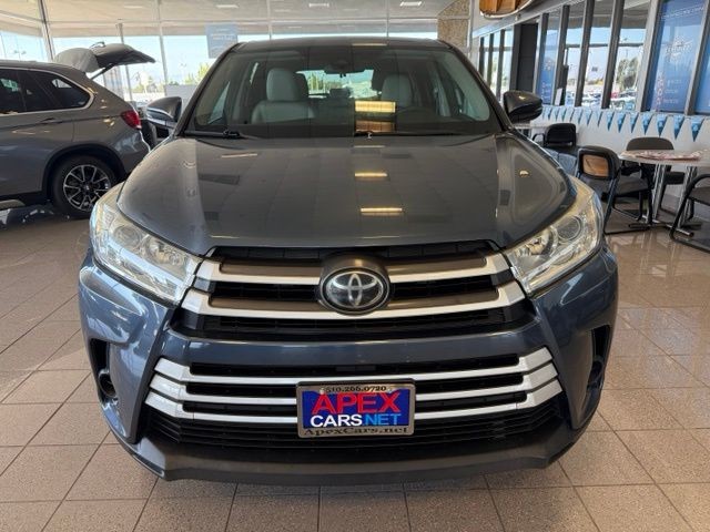 Toyota Highlander Vehicle Full-screen Gallery Image 09