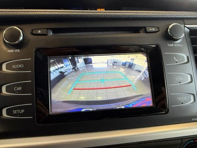 Toyota Highlander Vehicle Full-screen Gallery Image 15