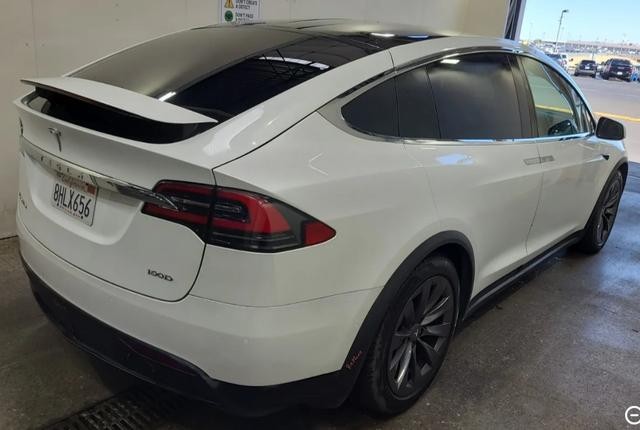 Tesla Model X Vehicle Full-screen Gallery Image 02