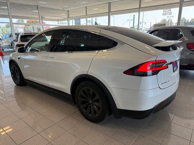 Tesla Model X Vehicle Full-screen Gallery Image 07