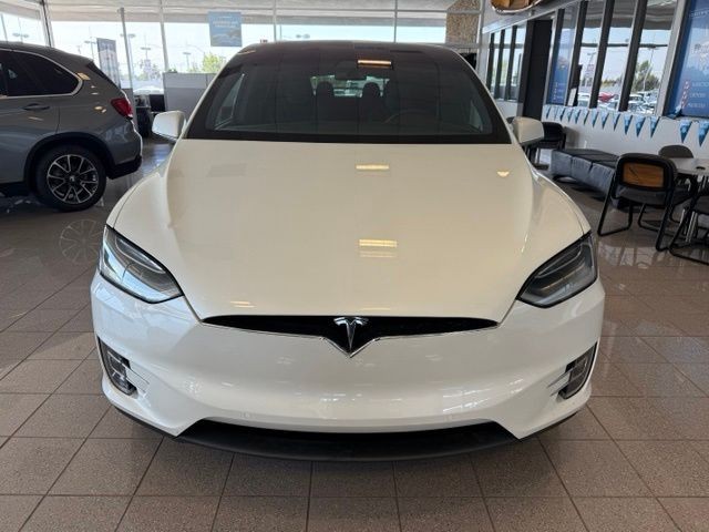 Tesla Model X Vehicle Full-screen Gallery Image 09