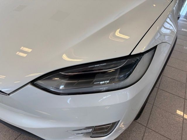 Tesla Model X Vehicle Full-screen Gallery Image 11