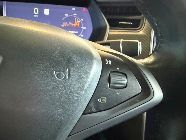 Tesla Model X Vehicle Full-screen Gallery Image 18