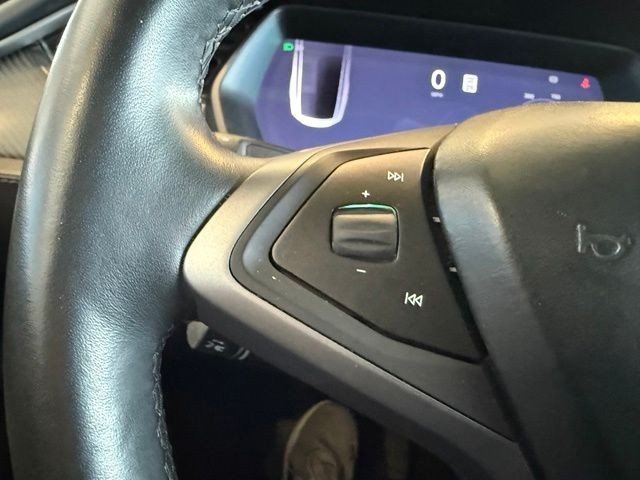 Tesla Model X Vehicle Full-screen Gallery Image 19