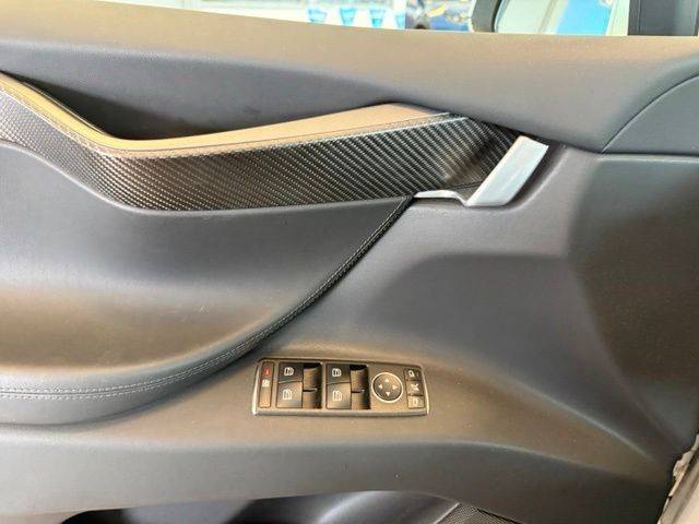 Tesla Model X Vehicle Full-screen Gallery Image 20
