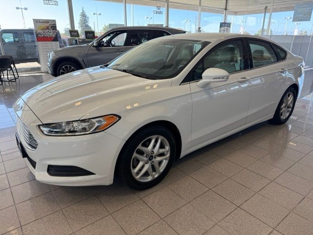 Ford Fusion Vehicle Full-screen Gallery Image 06