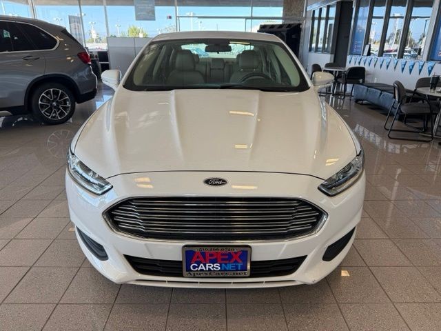 Ford Fusion Vehicle Full-screen Gallery Image 07