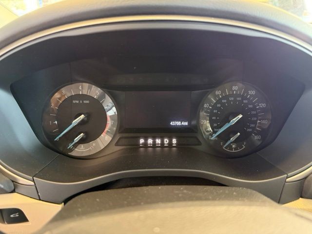 Ford Fusion Vehicle Full-screen Gallery Image 13