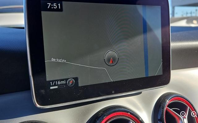 Mercedes-Benz CLA-Class Vehicle Full-screen Gallery Image 06