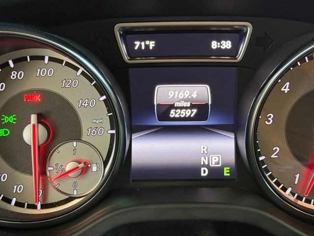 Mercedes-Benz CLA-Class Vehicle Full-screen Gallery Image 14