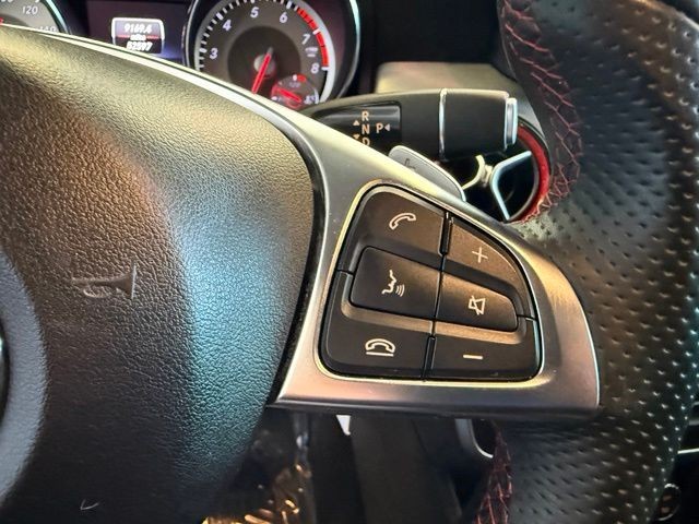 Mercedes-Benz CLA-Class Vehicle Full-screen Gallery Image 18