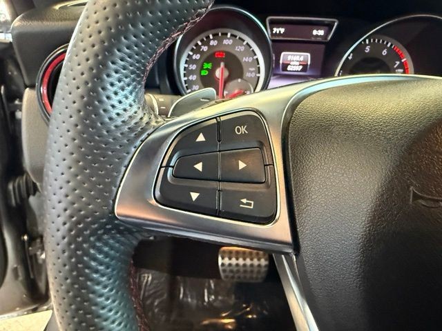 Mercedes-Benz CLA-Class Vehicle Full-screen Gallery Image 19