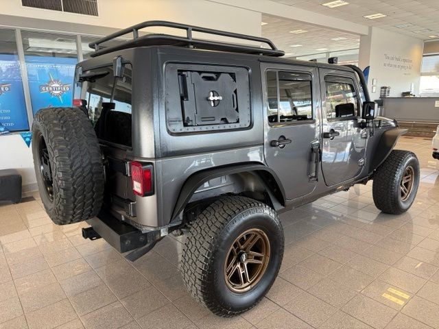 Jeep Wrangler Unlimited Vehicle Full-screen Gallery Image 04