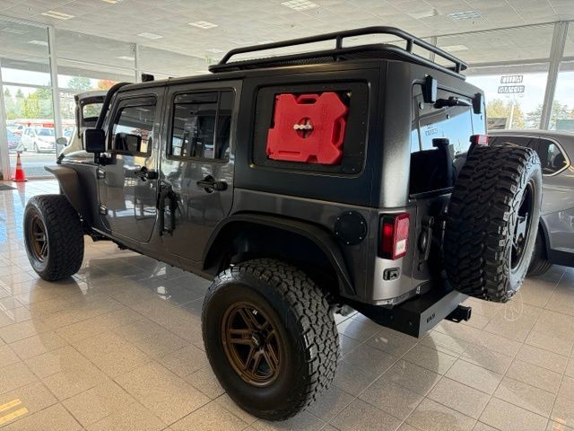 Jeep Wrangler Unlimited Vehicle Full-screen Gallery Image 05