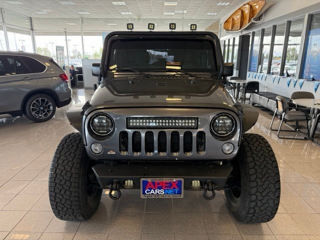 Jeep Wrangler Unlimited Vehicle Full-screen Gallery Image 07