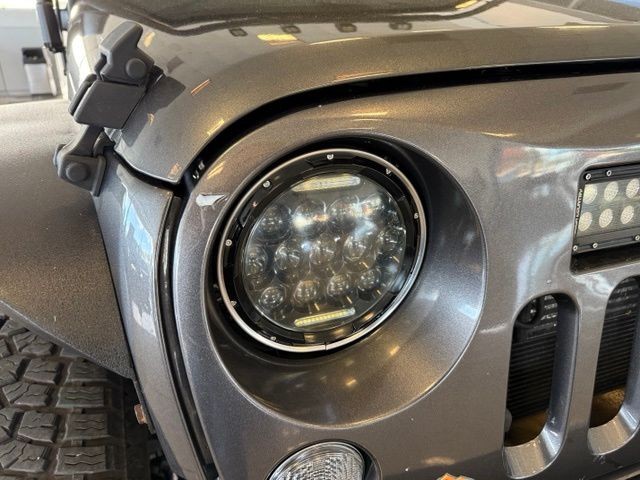 Jeep Wrangler Unlimited Vehicle Full-screen Gallery Image 09