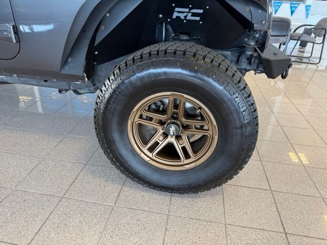 Jeep Wrangler Unlimited Vehicle Full-screen Gallery Image 12