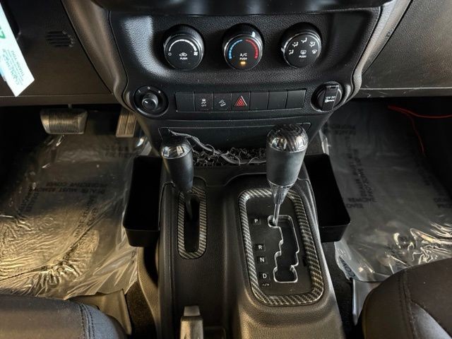 Jeep Wrangler Unlimited Vehicle Full-screen Gallery Image 17