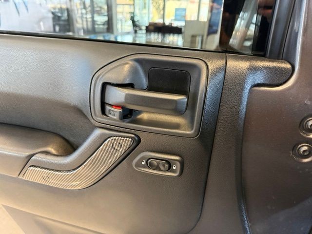 Jeep Wrangler Unlimited Vehicle Full-screen Gallery Image 20