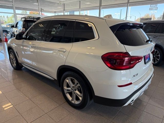 BMW X3 Vehicle Full-screen Gallery Image 06