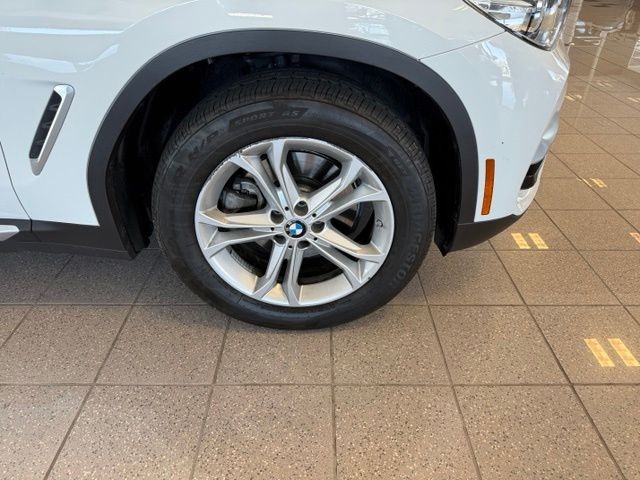 BMW X3 Vehicle Full-screen Gallery Image 11