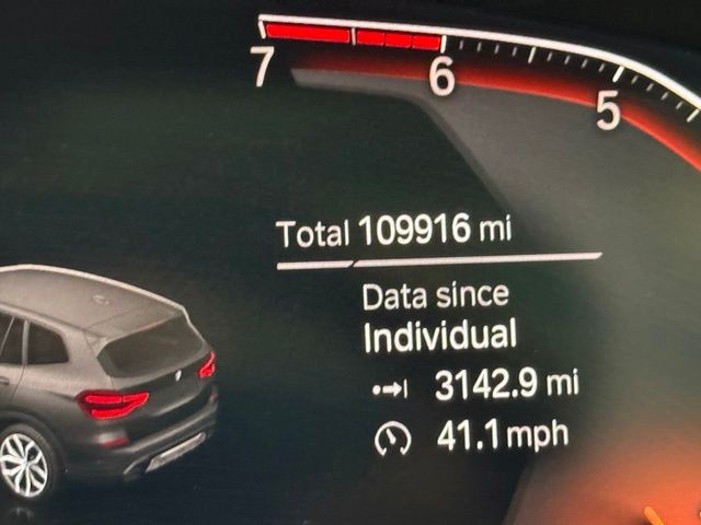 BMW X3 Vehicle Full-screen Gallery Image 13