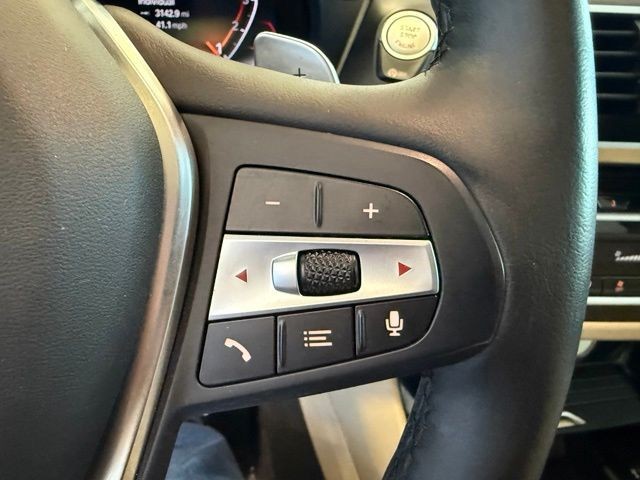 BMW X3 Vehicle Full-screen Gallery Image 16