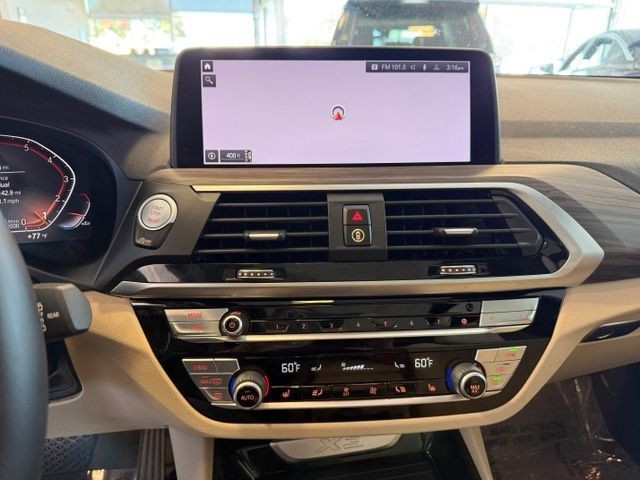 BMW X3 Vehicle Full-screen Gallery Image 19