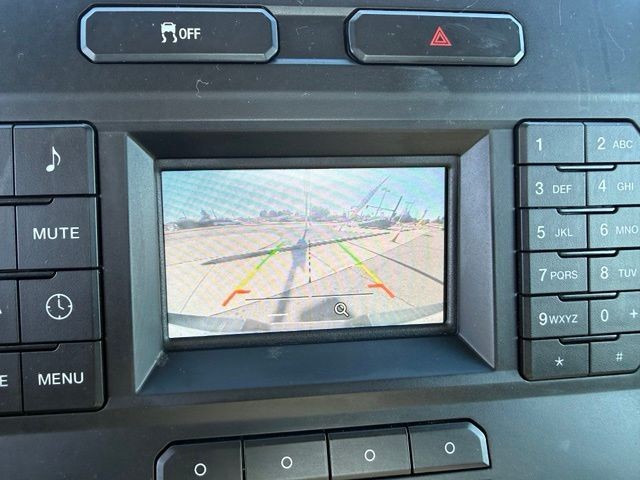 Ford F-150 Vehicle Full-screen Gallery Image 17