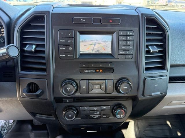 Ford F-150 Vehicle Full-screen Gallery Image 18