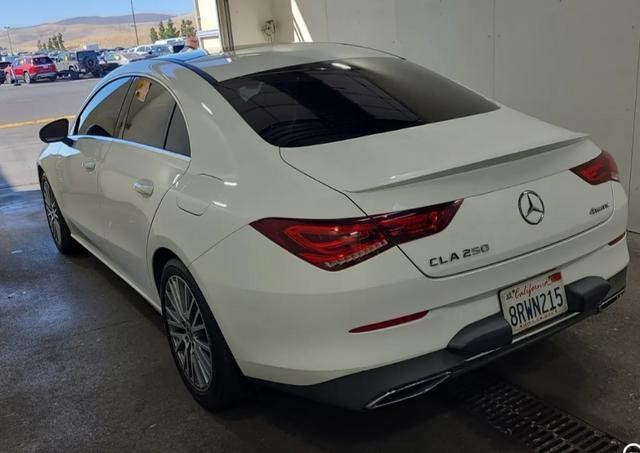 Mercedes-Benz CLA Vehicle Full-screen Gallery Image 02