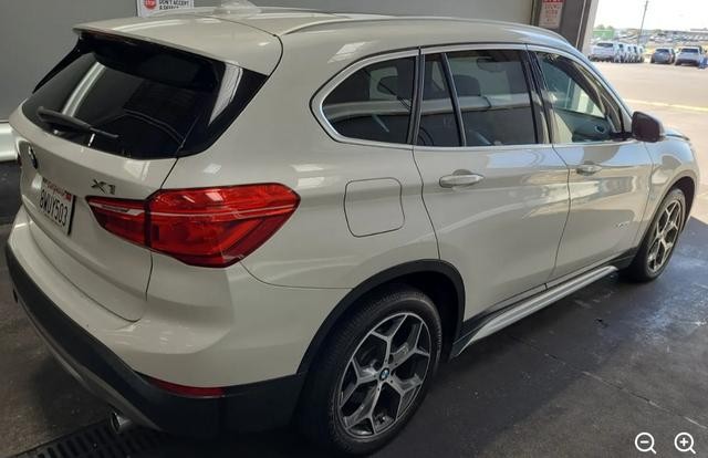 BMW X1 Vehicle Full-screen Gallery Image 02