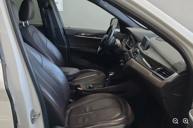 BMW X1 Vehicle Full-screen Gallery Image 03