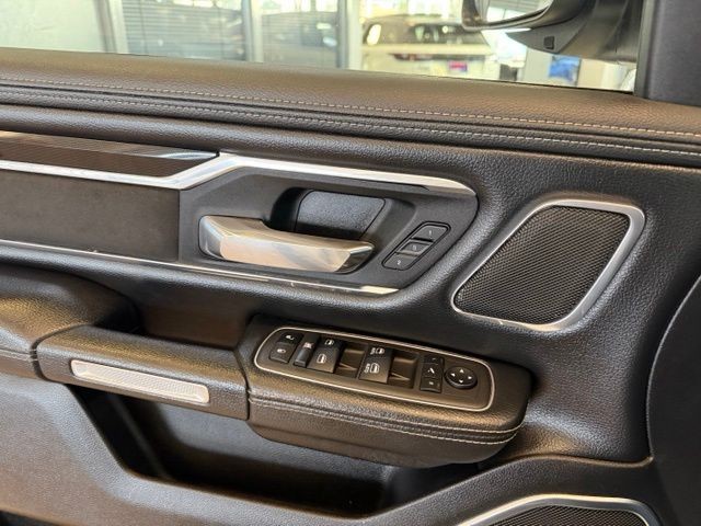 Ram 1500 Vehicle Full-screen Gallery Image 18