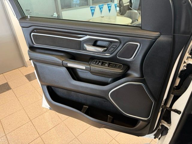 Ram 1500 Vehicle Full-screen Gallery Image 19